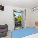 M&a Μακάρσκα