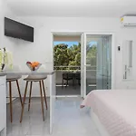 M&a Μακάρσκα