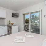 M&a Μακάρσκα