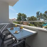 M&a Μακάρσκα