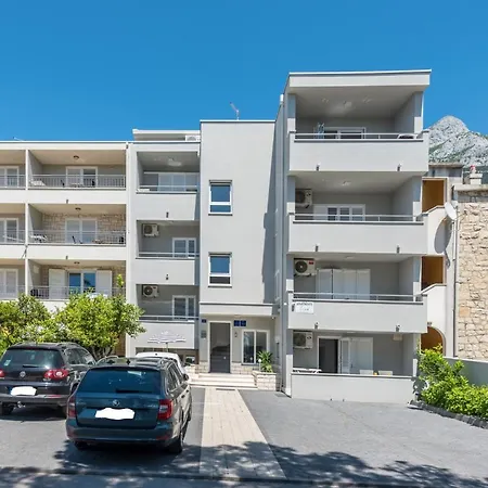 M&a * Makarska