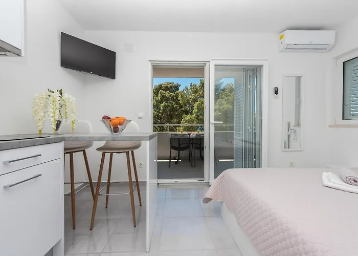 M&a Макарська